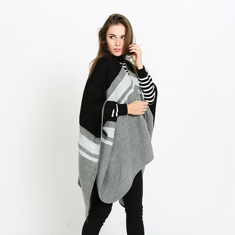 Damen Cape‑Ruana‑Poncho aus feinem Wollmix mit kontrastierter Kettelnaht – Montévia