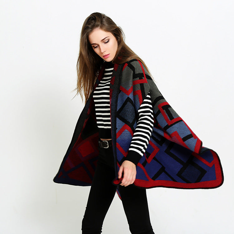 Damen Oversize-Deckeponcho aus Jacquardstrick mit Zierstichkante Echo Archiv