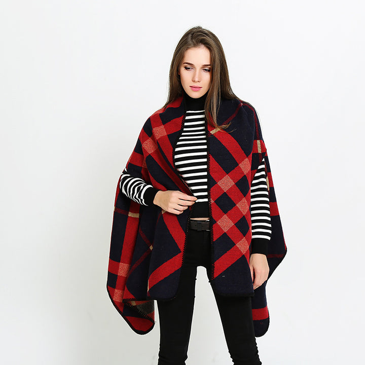 Damen Oversize-Deckeponcho aus Jacquardstrick mit Zierstichkante Echo Archiv