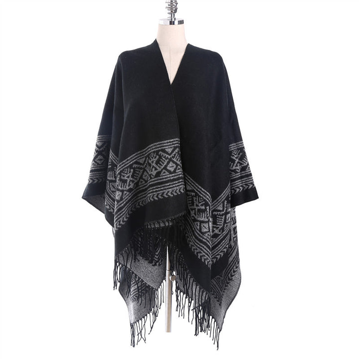 Damen Capeponcho mit geometrischer Jacquardbordüre, offenem V-Ausschnitt und Fransensaum – Montévia