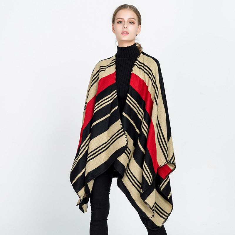 Damen Oversize‑Ruana‑Überwurf mit gestreiftem Jacquard und Zierstichkante – Avérine
