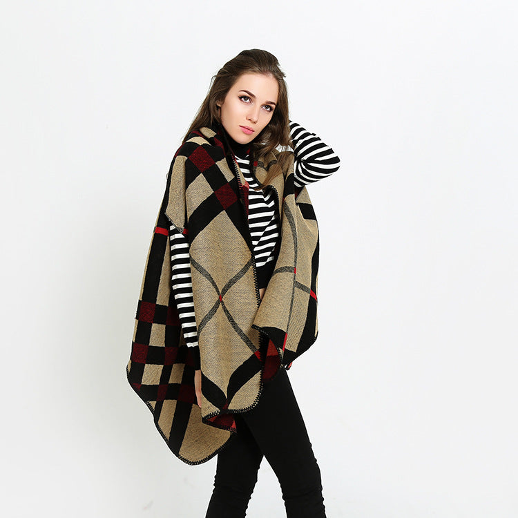 Damen Oversize-Deckeponcho aus Jacquardstrick mit Zierstichkante Echo Archiv