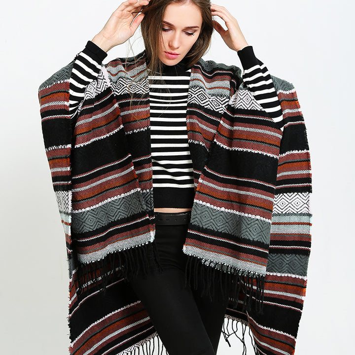 Damen Offener Oversize-Serape-Poncho im Ethno-Jacquard mit langen Fransen Echo Archiv