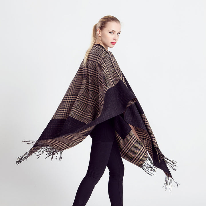 Damen Ruana-Poncho aus Wollmix mit kastigem Kimono-Fall und Fransensaum – Célinea