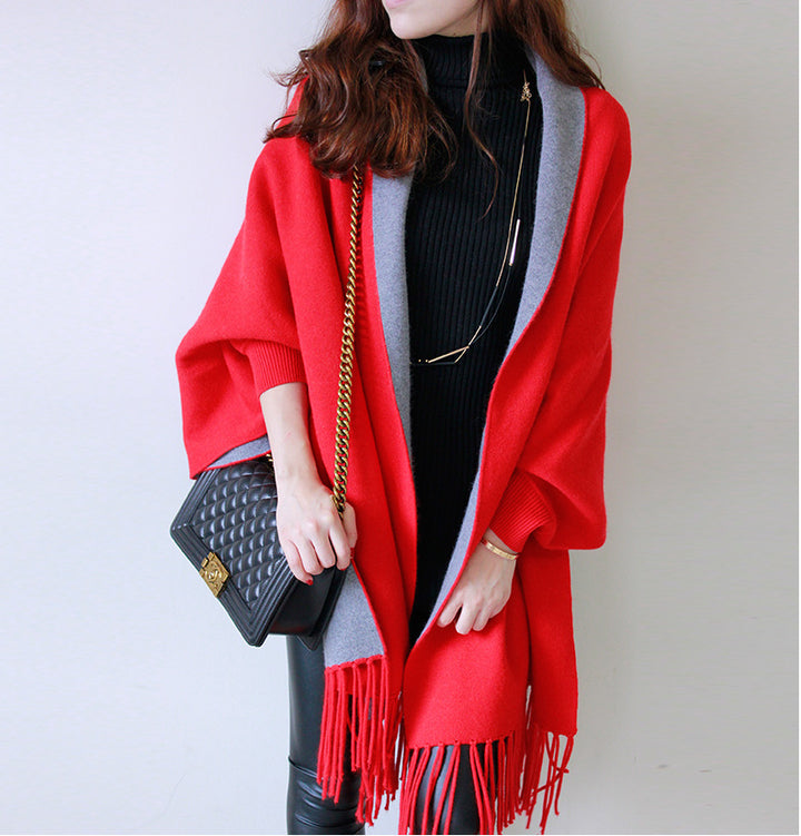Damen Zweifarbiger Wendeponcho mit Kurzarmöffnungen, Fransen und Wollmix – Célinea