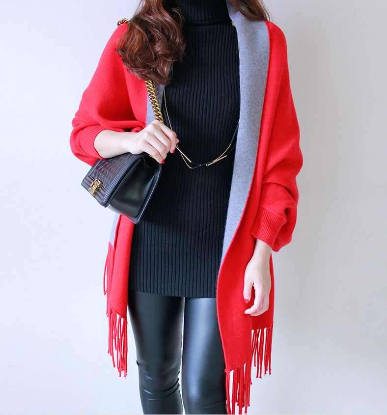 Damen Zweifarbiger Wendeponcho mit Kurzarmöffnungen, Fransen und Wollmix – Célinea