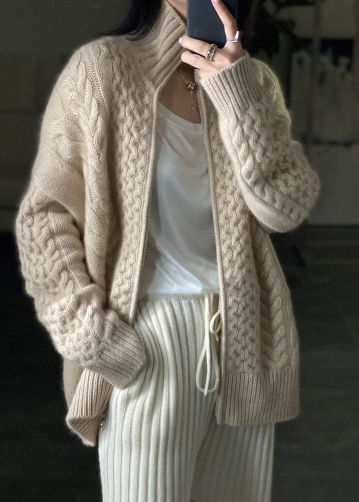 Echoarchiv | Strickjacke mit hohem Halsausschnitt
