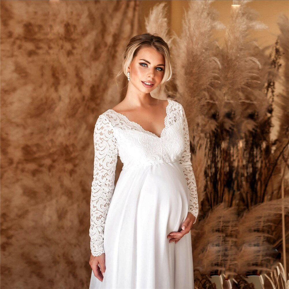 Echoarchiv | Elegantes Spitzen-Maxikleid für Schwangere