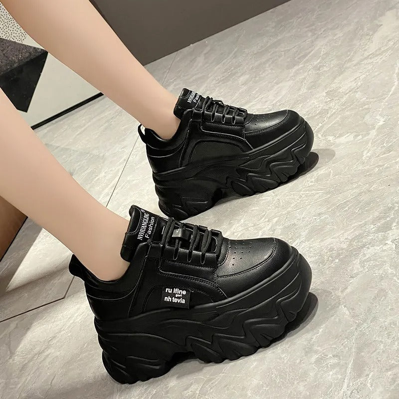 Bequeme Und Klobige Plateau-Sneakers – Névara