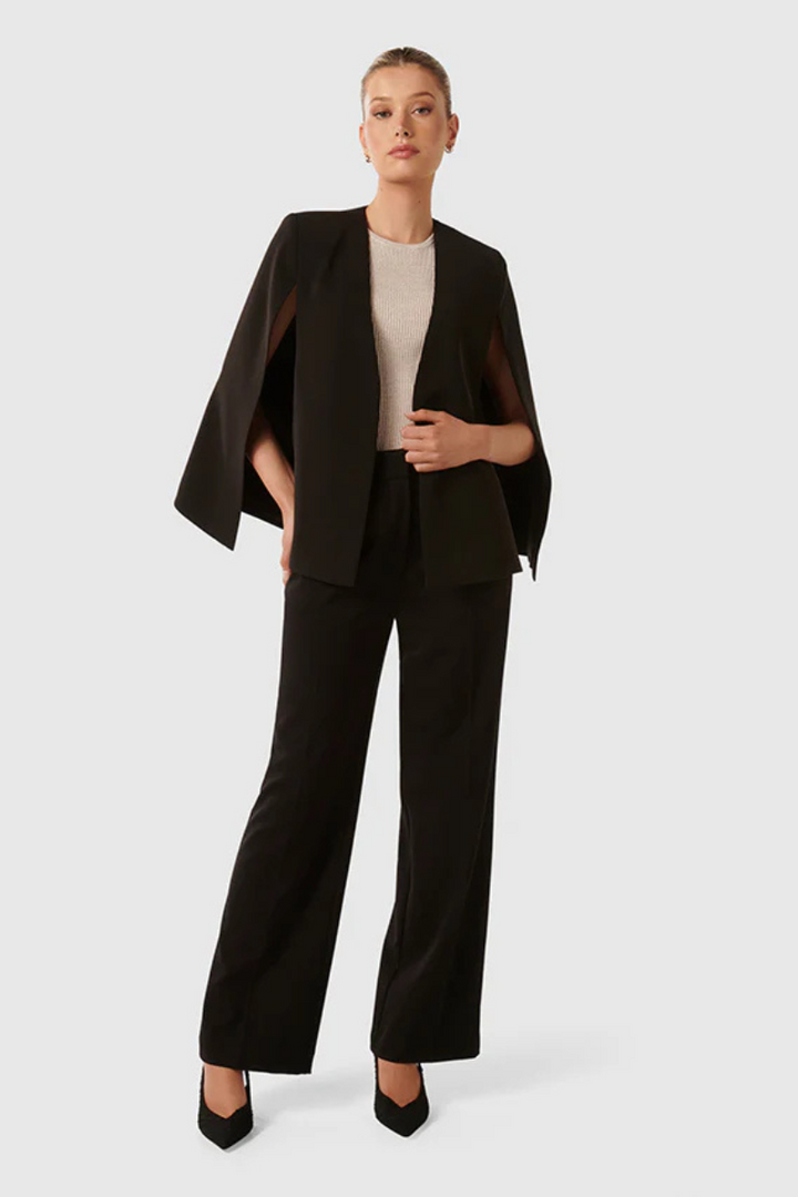 Echoarchiv | Eleganter Cape-Hut für Damen