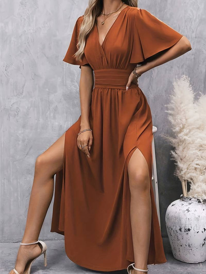 Echoarchiv – kleid mit rüschenkragen und plissierter taille