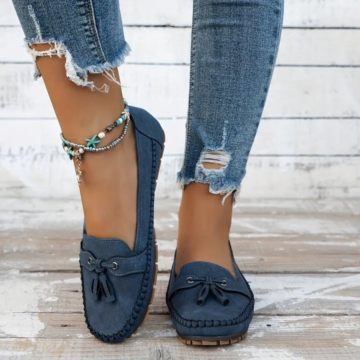 Echoarchiv | Klassische Wildleder Slipper mit Quastendetail für Damen