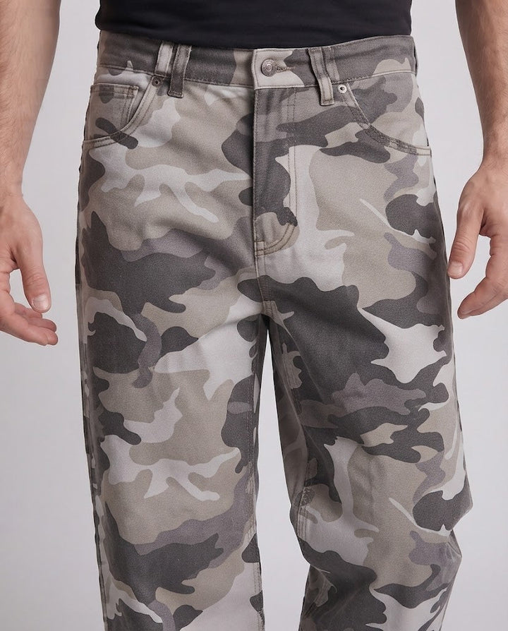 Herren Locker geschnittene Camouflage-Baggy-Hose aus Baumwoll-Twill mit geradem Bein Echo Archiv