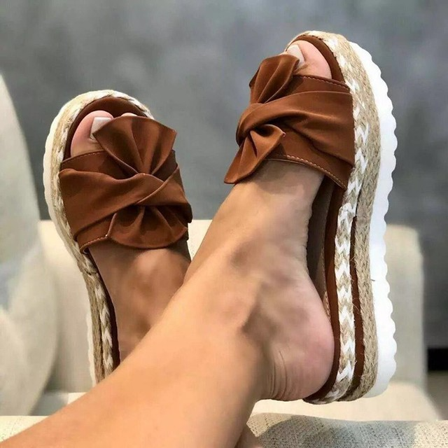Echoarchiv | Orthopädische Modedesign-Sandalen