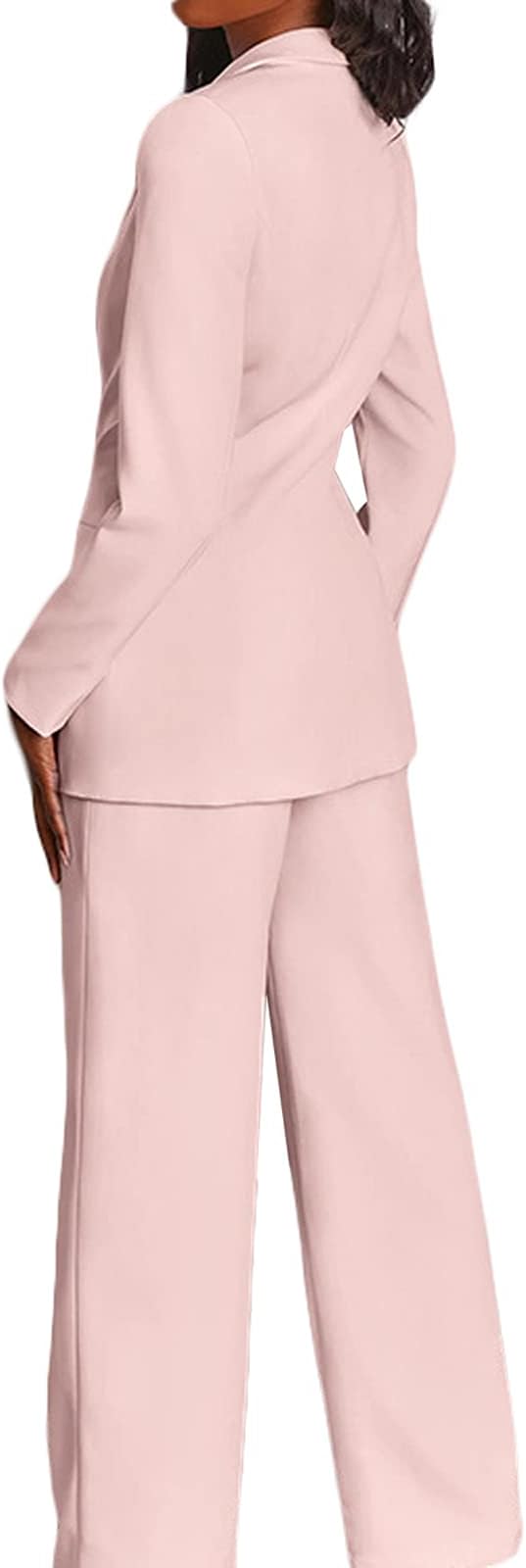 Echoarchiv | Elegantes Ensemble Bestehend Aus Einem Edlen Blazer und Einer Eleganten Hose