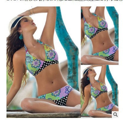 Damen Triangel-Bikini mit lebhaftem Blumenmuster und gepunktetem Höschen Echo Archiv