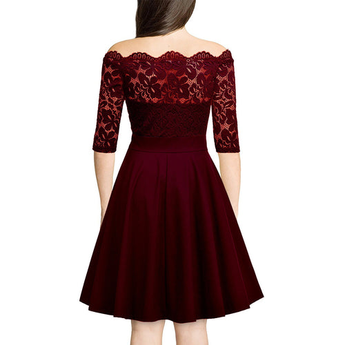 Spitzenkleid mit Schlitz am Ausschnitt und Ärmeln