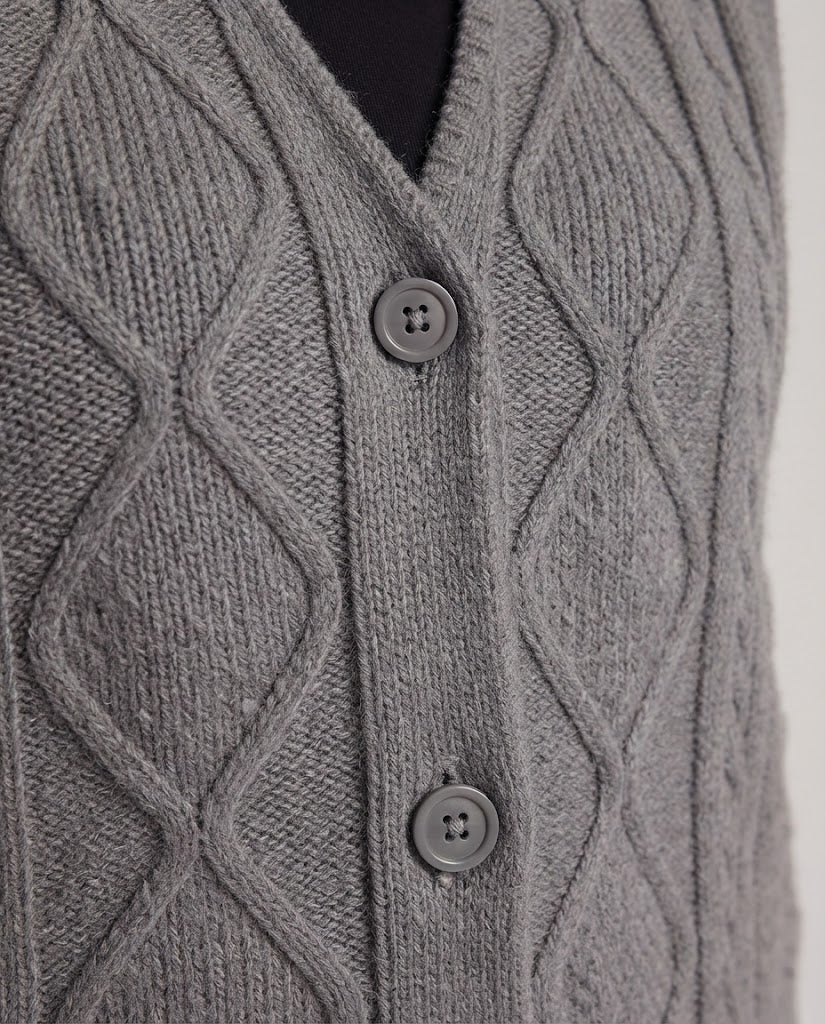 Damen Boxy‑Strickweste mit Diamantstruktur, V‑Ausschnitt und Holzknöpfen Echoarchiv