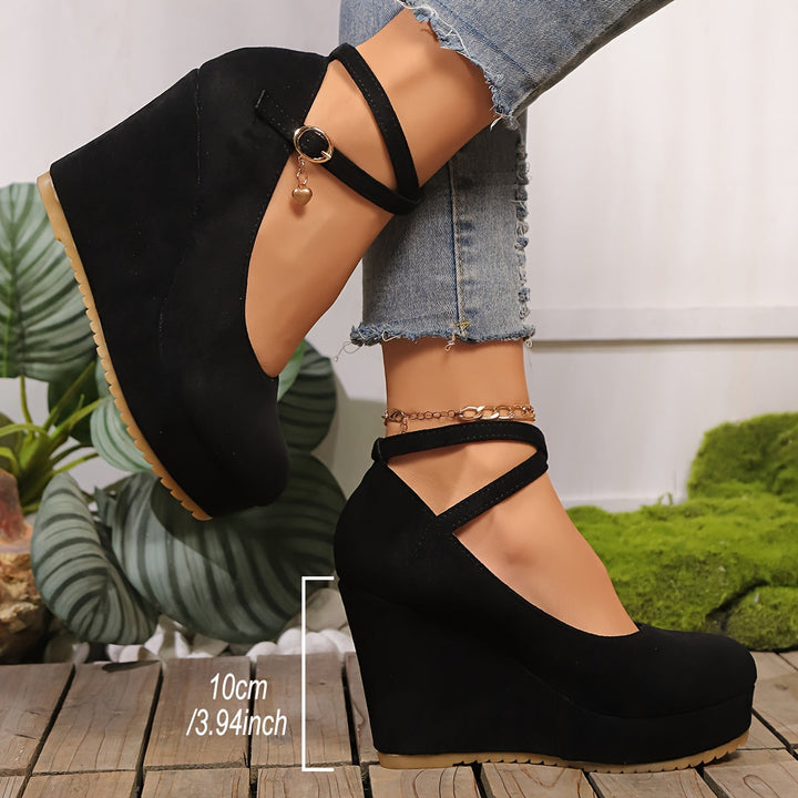 Echoarchiv | Elegante Damenschuhe mit Keilabsatz