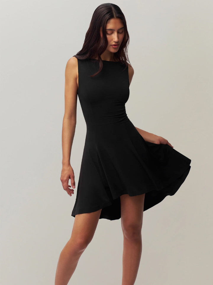 Echoarchiv | Ärmelloses Kleid mit Kragen