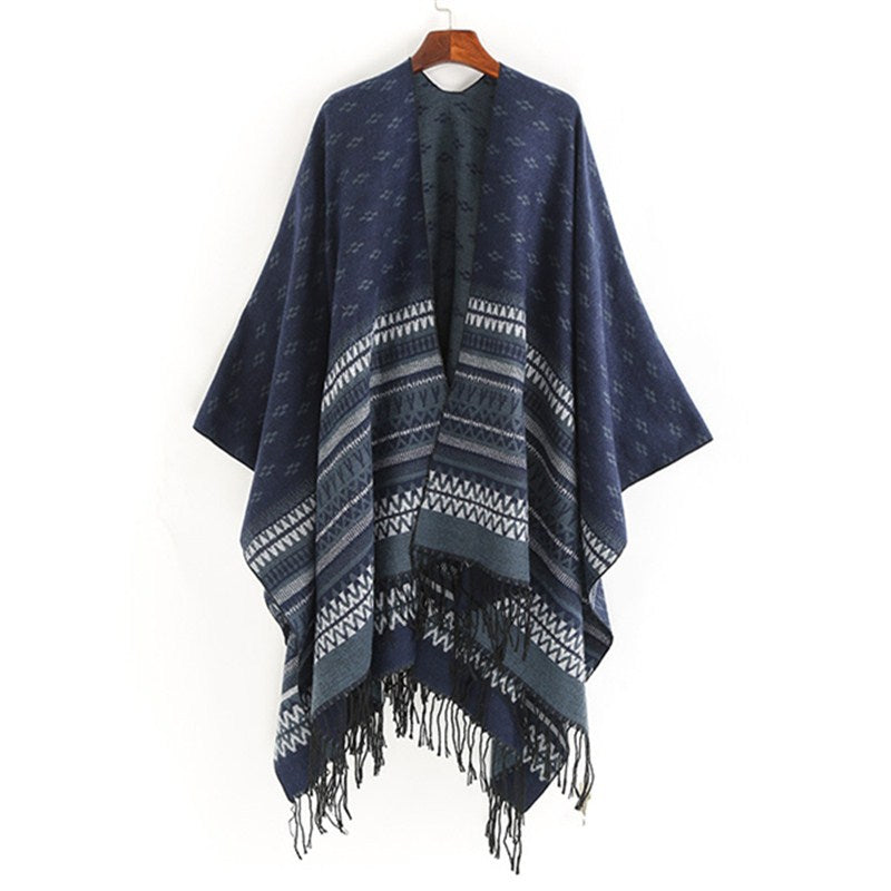 Damen Ruana-Poncho mit Jacquardmuster, Fransen und weichem Wollmix Echo Archiv