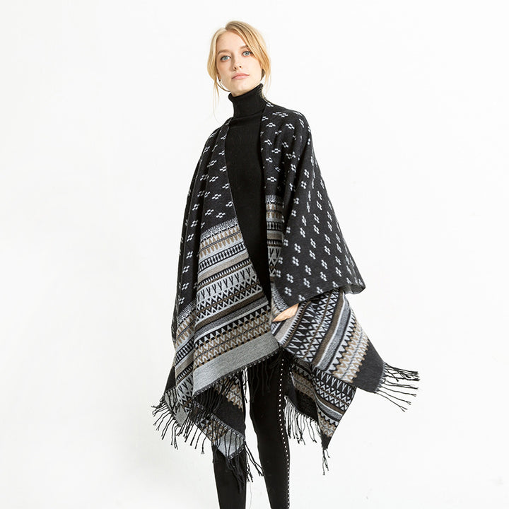 Damen Ruana-Poncho mit Jacquardmuster, Fransen und weichem Wollmix Echo Archiv