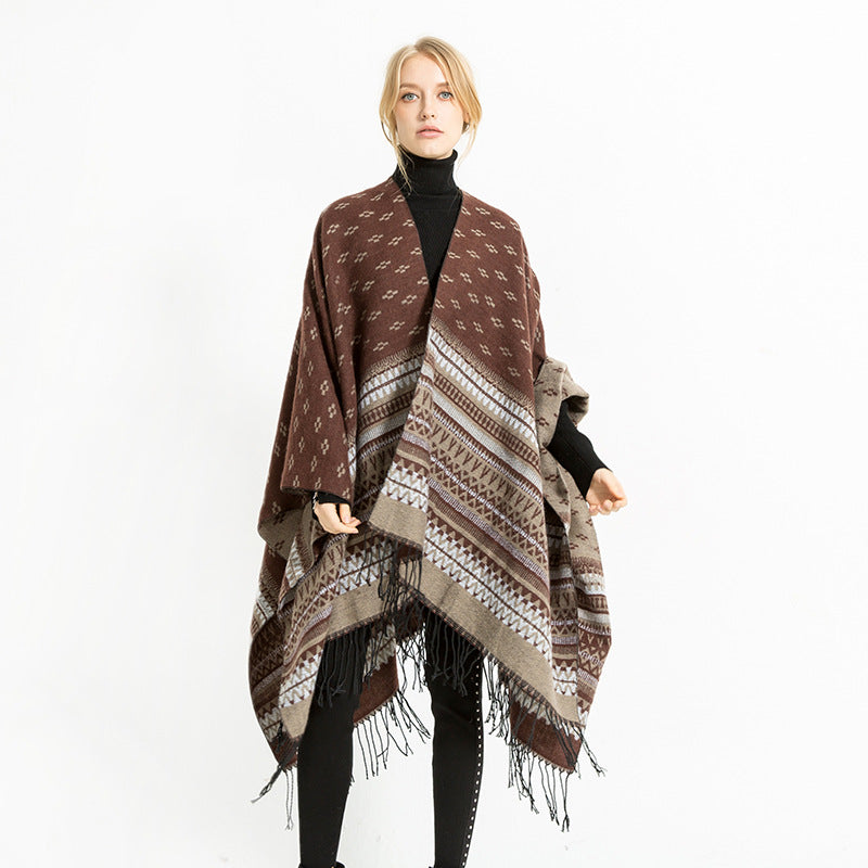 Damen Ruana-Poncho mit Jacquardmuster, Fransen und weichem Wollmix Echo Archiv