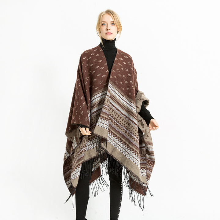 Damen Ruana-Poncho mit Jacquardmuster, Fransen und weichem Wollmix Echo Archiv