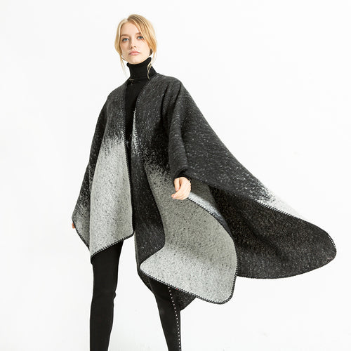 Damen Oversize-Ruana aus Wollmix mit Farbverlauf und Zierkettelnaht – Montévia
