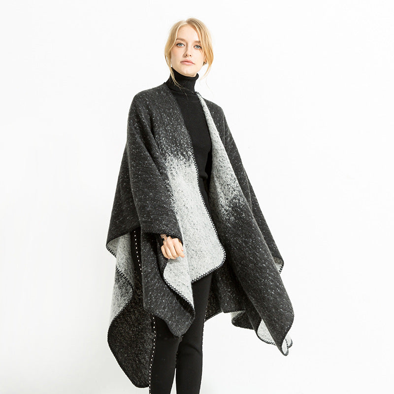Damen Oversize-Ruana aus Wollmix mit Farbverlauf und Zierkettelnaht – Montévia