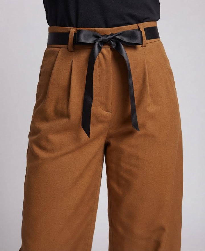 Frauenmode Statement Jumpsuit mit weitem Bein und Kordelzug