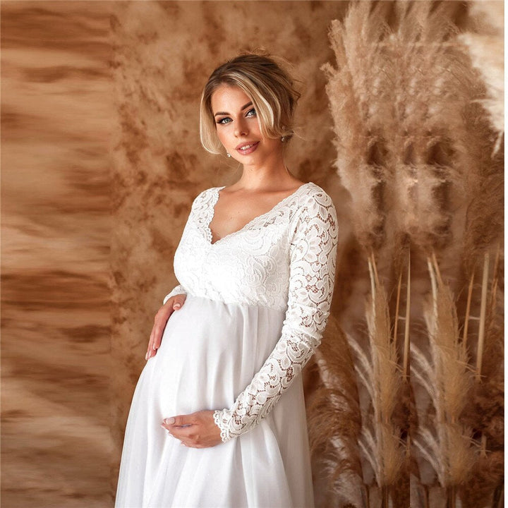 Echoarchiv | Elegantes Spitzen-Maxikleid für Schwangere