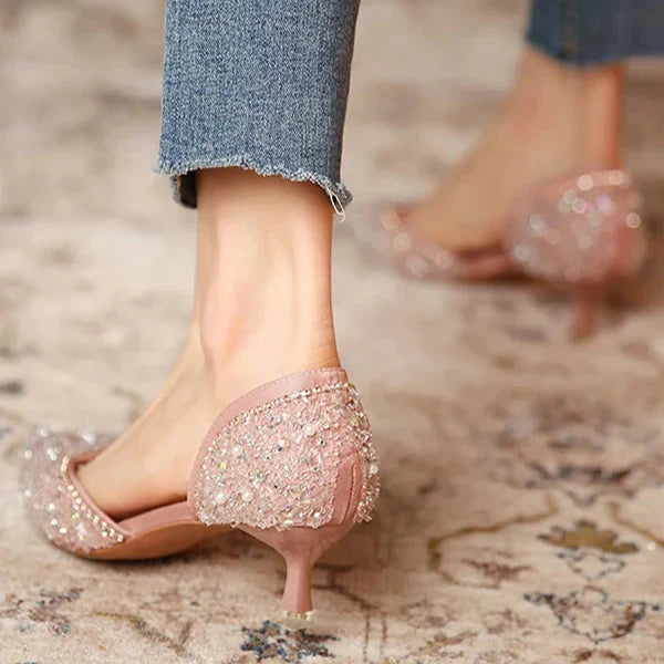 Echoarchiv | Stilvolle Schuhe mit Spitzer Zehe und Mittlerem Absatz mit Glitzeroberfläche