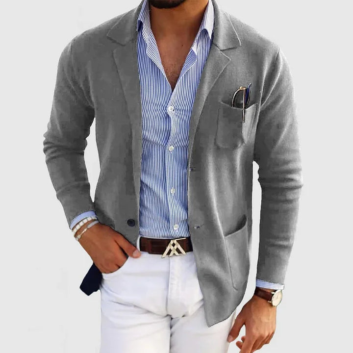 Echoarchiv | herren-strickjacke mit lässigen knöpfen, taschen und reverskragen, einfarbig, langärmelig