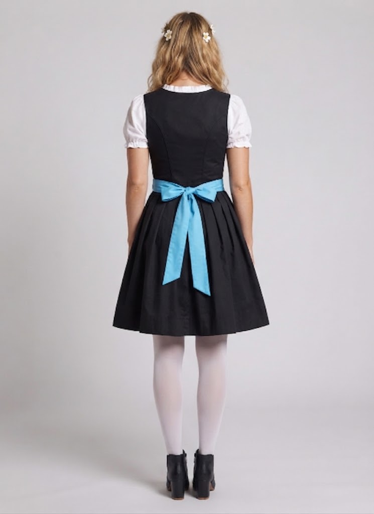 Frauen traditionelle Kleider mit blumigem Design und Rüschendetails Echo Archiv
