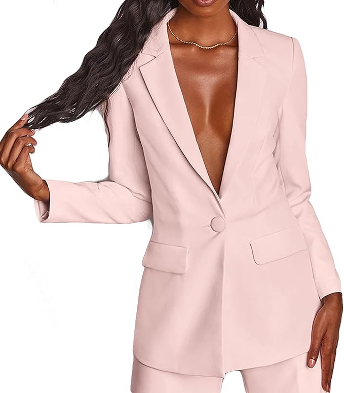 Echoarchiv | Elegantes Ensemble Bestehend Aus Einem Edlen Blazer und Einer Eleganten Hose