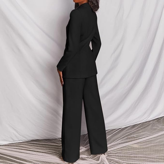 Echoarchiv | Elegantes Ensemble Bestehend Aus Einem Edlen Blazer und Einer Eleganten Hose
