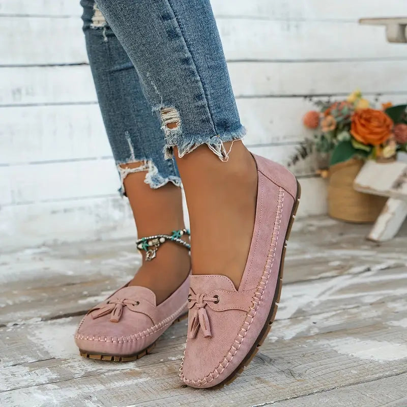 Echoarchiv | Klassische Wildleder Slipper mit Quastendetail für Damen