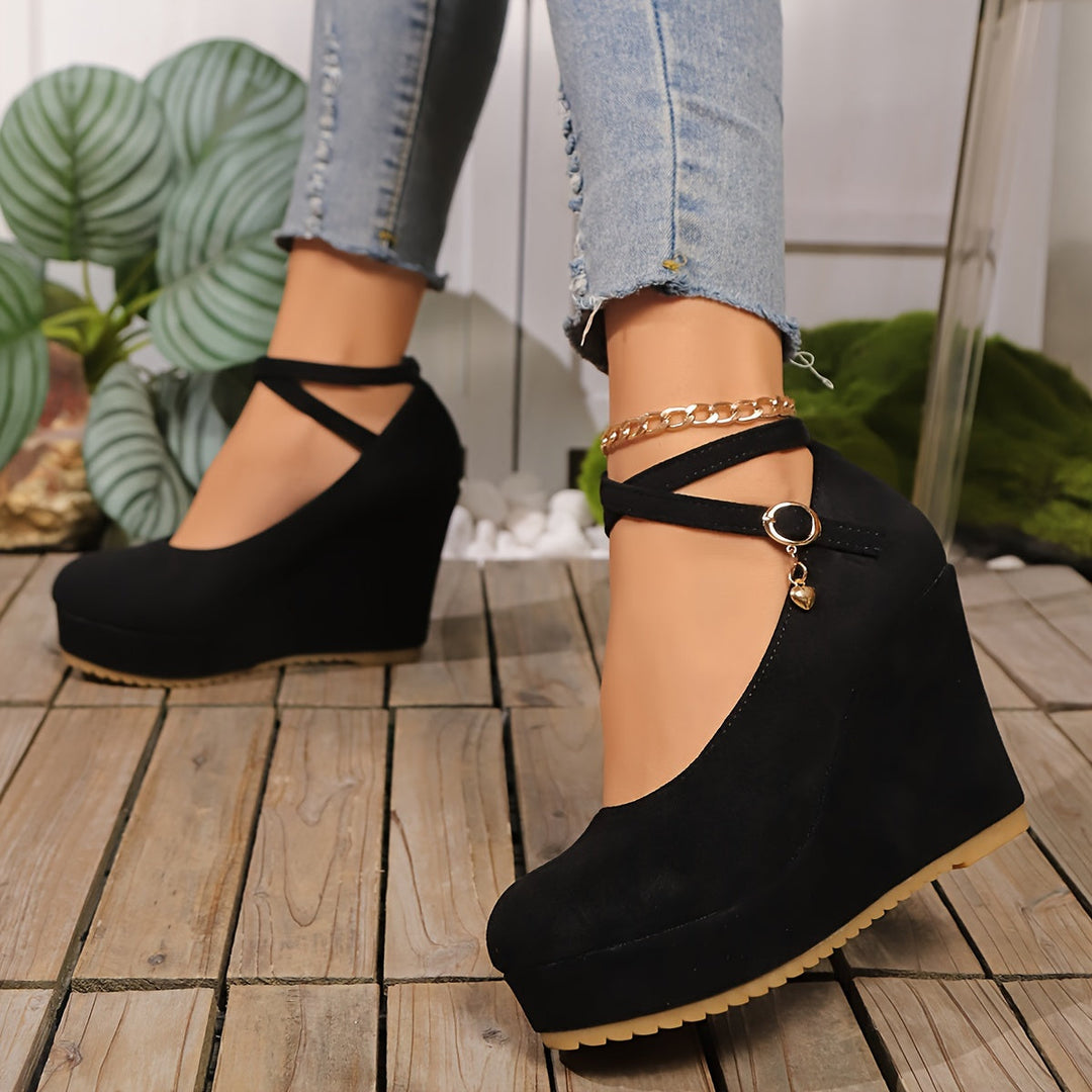 Echoarchiv | Elegante Damenschuhe mit Keilabsatz