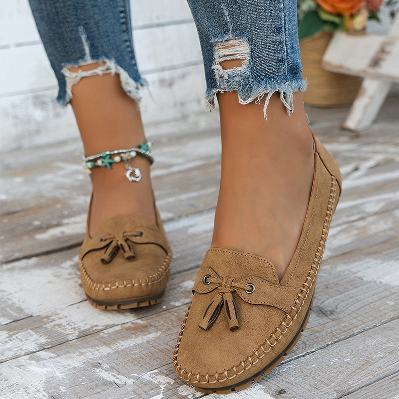 Echoarchiv | Klassische Wildleder Slipper mit Quastendetail für Damen