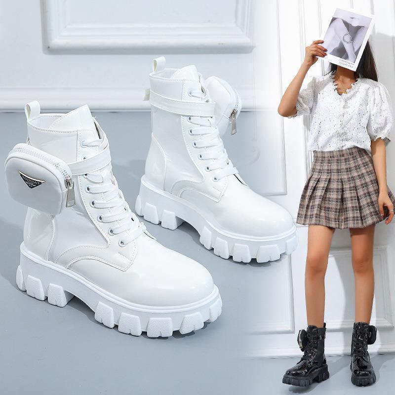 Modische Stiefel für Frauen Echoarchiv
