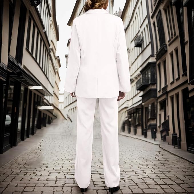 Echoarchiv | Elegantes Ensemble Bestehend Aus Einem Edlen Blazer und Einer Eleganten Hose
