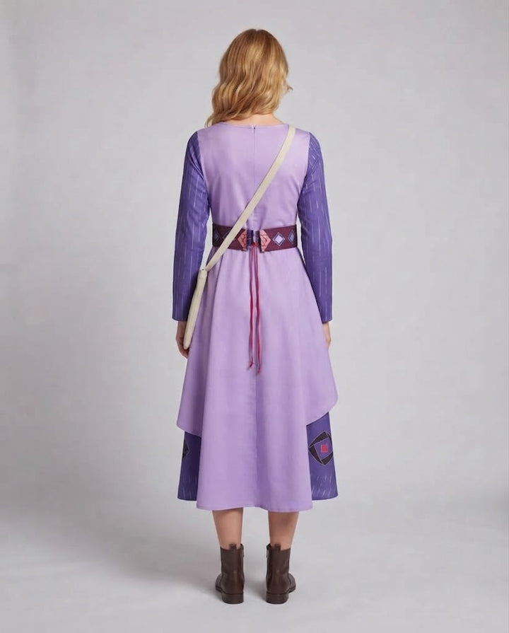 Frauen traditionelles Langarmkleid mit detailliertem Stoffdesign Echo Archiv