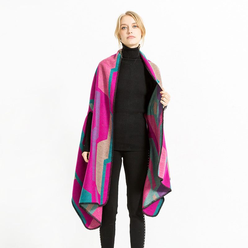 Damen Geometrischer Jacquard‑Überwurf im Ruana‑Stil mit Kapuze Echo Archiv