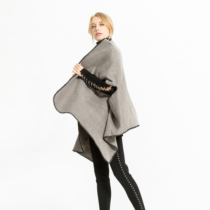Damen Übergroßer Ruana-Poncho mit Armausschnitten und kontrastierender Kettelnaht – Célinea