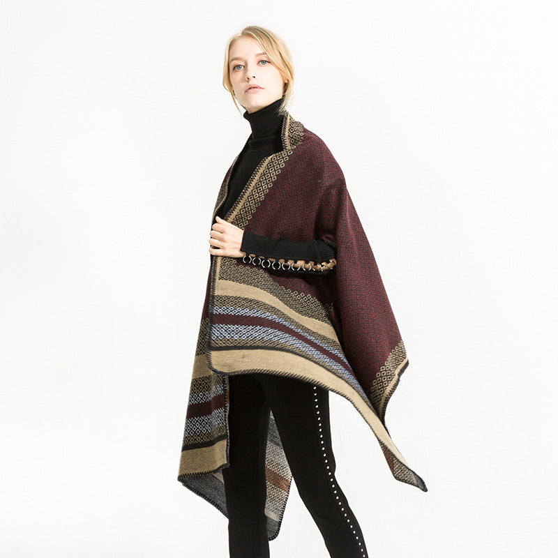 Damen Weicher Jacquard‑Ruana‑Überwurf mit Ethno‑Bordüre und offenem Oversize‑Fall Echo Archiv