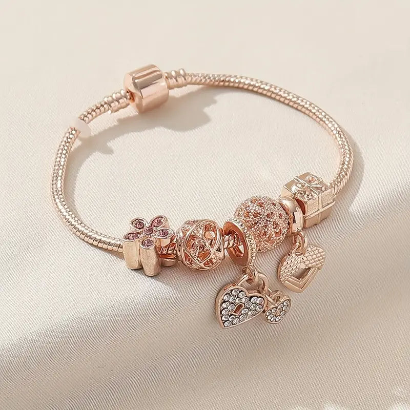 Echoarchiv Modisches Armband mit Strasssteinen und Blumen