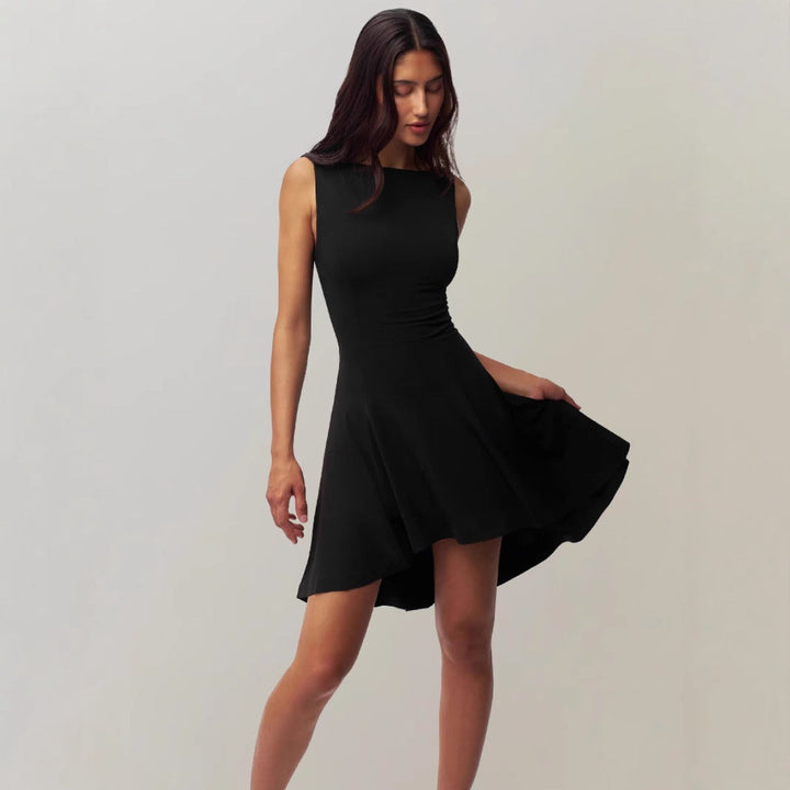Echoarchiv | Ärmelloses Kleid mit Kragen
