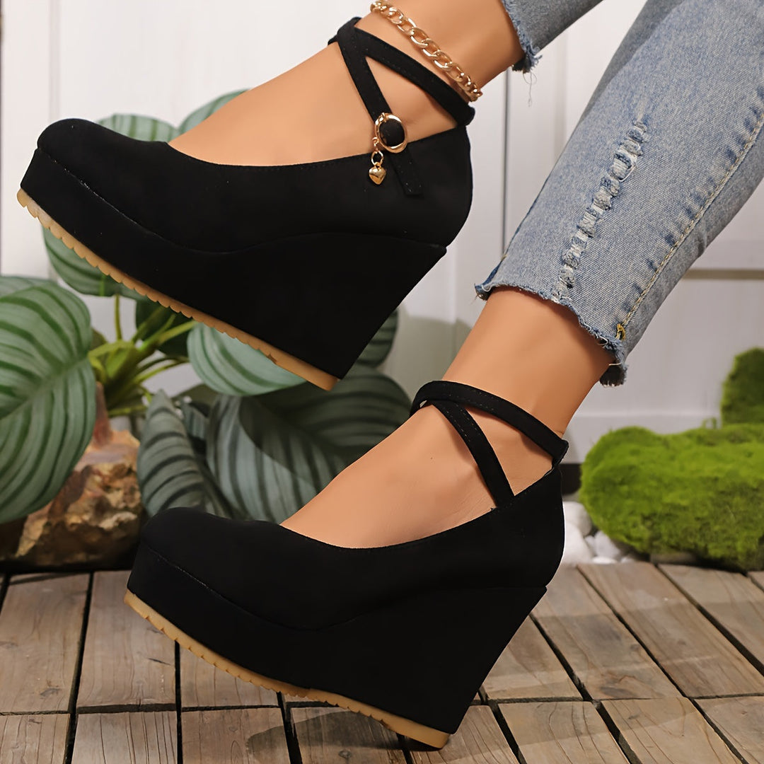 Echoarchiv | Elegante Damenschuhe mit Keilabsatz