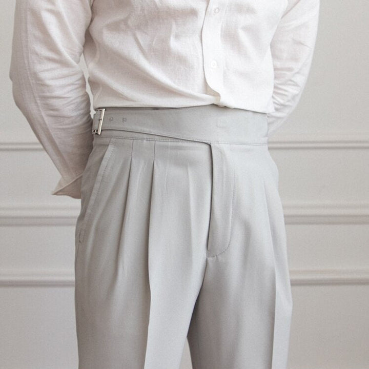 Echoarchiv Classic: Stilvolle Hose mit Schnalle